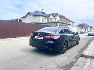 2018 Toyota Camry VIII (XV70), чёрный, 2400000 рублей, вид 3
