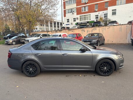 2017 Skoda Octavia III (A7) Рестайлинг, серый, 2250000 рублей, вид 4