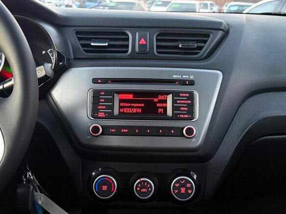 2016 Kia Rio III Рестайлинг, коричневый, 1089000 рублей - вид 16