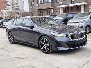2024 BMW 5 серии 530i xDrive VIII (G60/G61/G68), серый, 9000000 рублей, вид 2