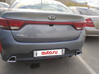2020 Kia Rio IV Рестайлинг, серый, 1800000 рублей, вид 3
