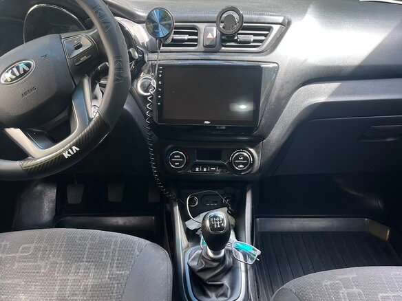 2013 Kia Rio 5-speed III, белый, 750000 рублей - вид 8