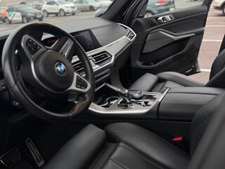 2021 BMW X5 40i IV (G05/G18), чёрный, 5500000 рублей, вид 4