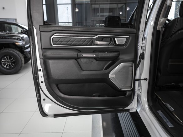 2026 Ram 1500 Crew Cab V Рестайлинг, белый, 10814927 рублей - вид 17