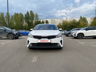 2021 Kia Rio IV Рестайлинг, белый, 1470000 рублей, вид 2