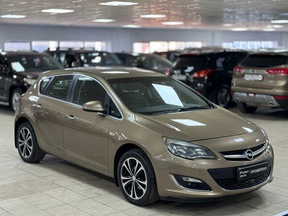 2013 Opel Astra J Рестайлинг, бежевый, 595000 рублей - вид 2