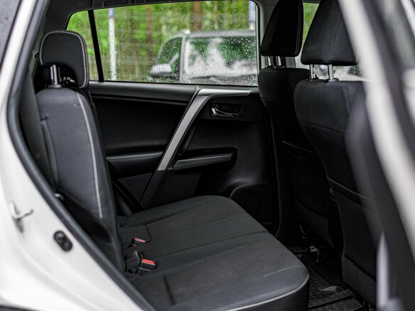 2017 Toyota RAV4 IV (XA40) Рестайлинг, белый, 1799000 рублей - вид 12