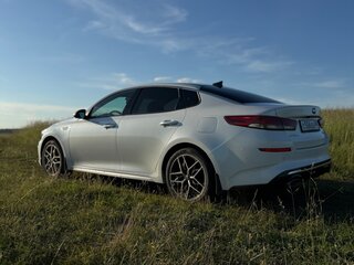 2019 Kia Optima IV Рестайлинг, белый, 1950000 рублей, вид 1