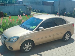 2010 Kia Rio II Рестайлинг, бежевый, 560000 рублей, вид 2