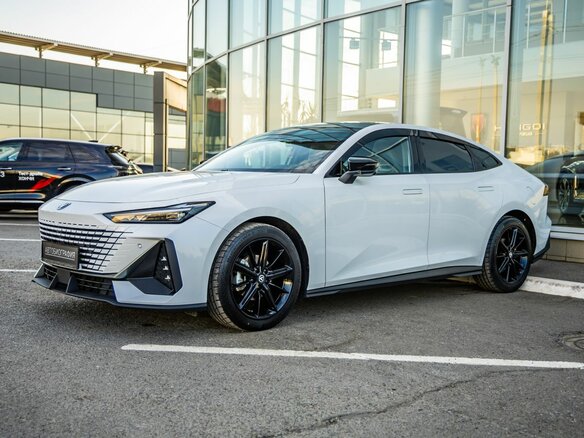 2024 Changan UNI-V I, белый, 2368000 рублей - вид 2
