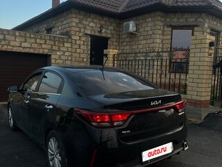 2022 Kia Rio IV Рестайлинг, чёрный, 2100000 рублей, вид 4