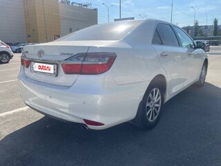 2015 Toyota Camry VII (XV50) Рестайлинг, белый, 2200000 рублей, вид 5