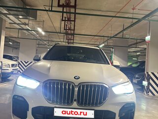 2020 BMW X5 30d IV (G05/G18), белый, 7700000 рублей, вид 2