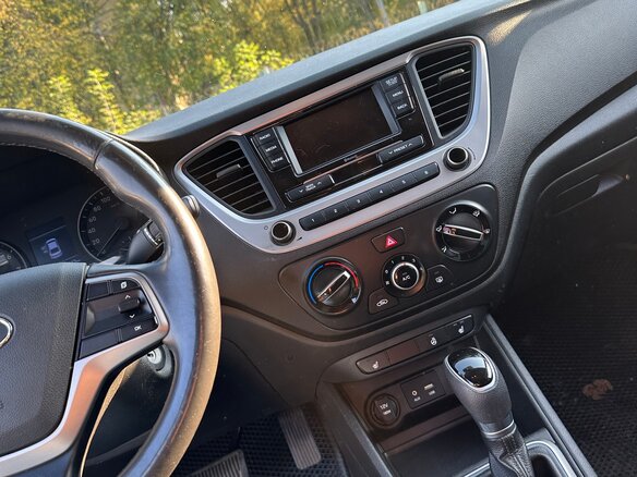 2017 Hyundai Solaris II, чёрный, 1100000 рублей - вид 6