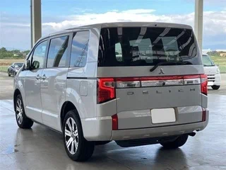 2023 Mitsubishi Delica D:5 I Рестайлинг, белый, 2799000 рублей, вид 3