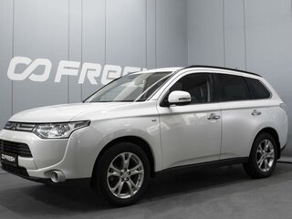 2013 Mitsubishi Outlander III, белый, 1580000 рублей, вид 1