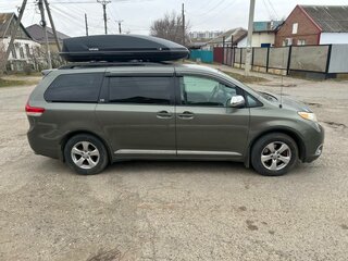 2010 Toyota Sienna III, серый, 1850000 рублей, вид 3
