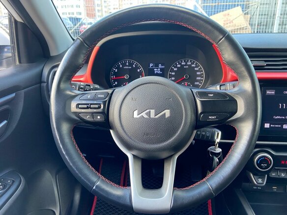 2021 Kia Rio IV Рестайлинг, белый - вид 12