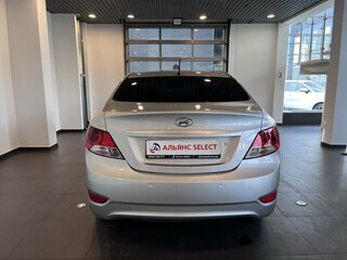 2014 Hyundai Solaris I, серебристый, 687000 рублей, вид 4