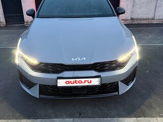 2024 Kia K5 III Рестайлинг, серый, 4300000 рублей, вид 3