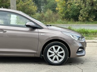 2018 Hyundai Solaris II, коричневый, 929000 рублей, вид 4