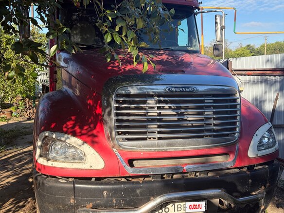 2003 Freightliner Columbia, красный, 2000000 рублей