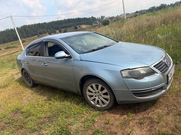 2005 Volkswagen Passat B6, голубой, 300000 рублей - вид 1
