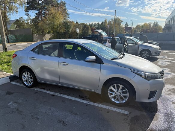 2013 Toyota Corolla XI (E160, E170, E180), серебристый - вид 3
