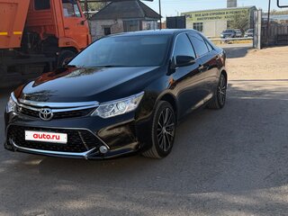 2015 Toyota Camry VII (XV50) Рестайлинг, чёрный, 1930000 рублей, вид 1