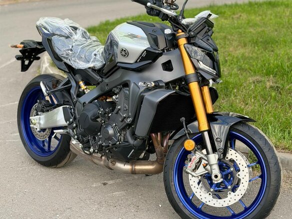 2025 Yamaha MT-09 (FZ-09), серебристый, 1600000 рублей