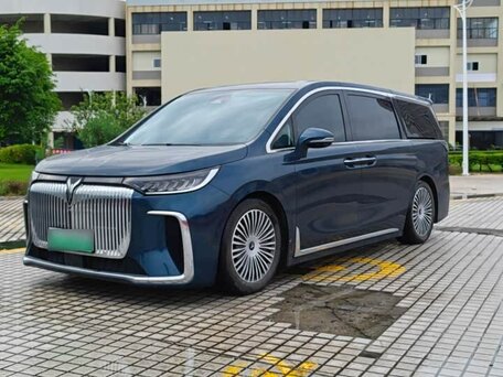2025 Voyah Dream I, синий, 6000600 рублей, вид 1