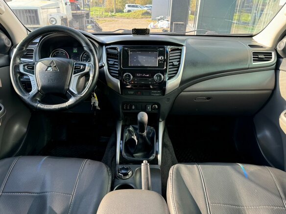 2017 Mitsubishi L200 V, белый - вид 13
