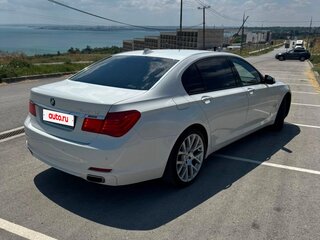 2009 BMW 7 серии Long 740Li V (F01/F02/F04), белый, 1950000 рублей, вид 3