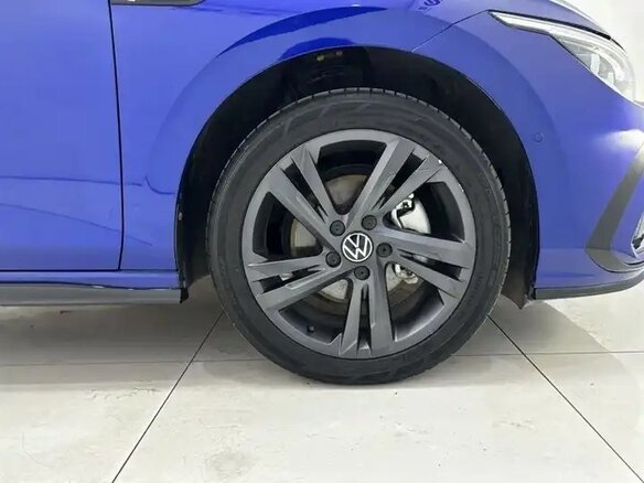 2022 Volkswagen Golf VIII, синий, 1679000 рублей - вид 11