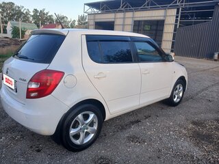 2013 Skoda Fabia II Рестайлинг, белый, 870000 рублей, вид 3
