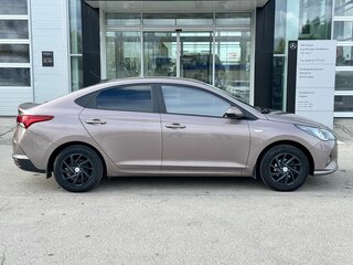 2021 Hyundai Solaris II Рестайлинг, коричневый, 1470000 рублей, вид 3
