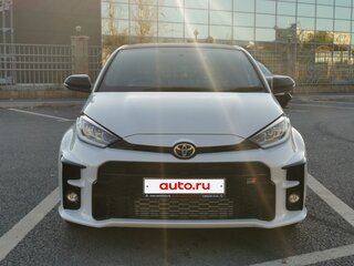 2021 Toyota Yaris IV, белый, 3200000 рублей, вид 3