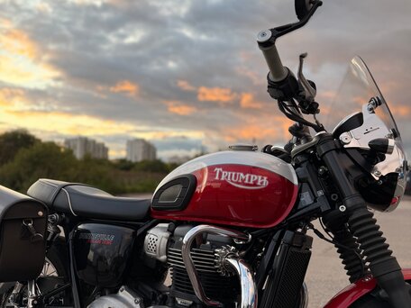2020 Triumph Bonneville T100, красный, 999999 рублей, вид 4