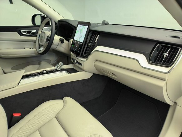 2026 Volvo XC60 II Рестайлинг 2, серый, 8600000 рублей - вид 17