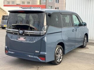 2023 Toyota Voxy IV (R90), синий, 4100000 рублей, вид 3