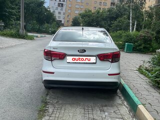 2016 Kia Rio III Рестайлинг, белый, 760000 рублей, вид 3