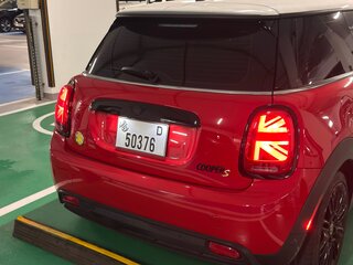 2023 Mini Hatch Cooper SE III (F55/F56) Рестайлинг 2, красный, 3000000 рублей, вид 4
