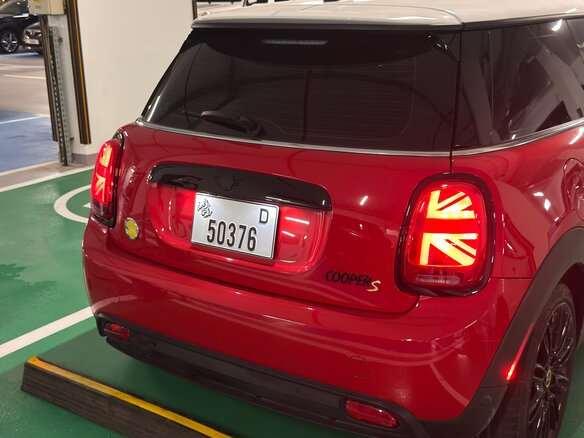 2023 Mini Hatch Cooper SE III (F55/F56) Рестайлинг 2, красный, 3000000 рублей - вид 3