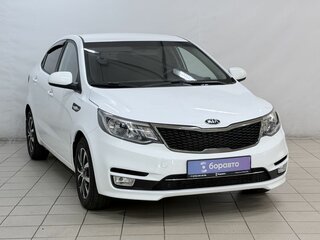 2017 Kia Rio III Рестайлинг, белый, 1070000 рублей, вид 2