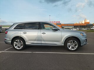 2023 Audi Q7 45 TFSI II (4M) Рестайлинг, серебристый, 3799000 рублей, вид 3
