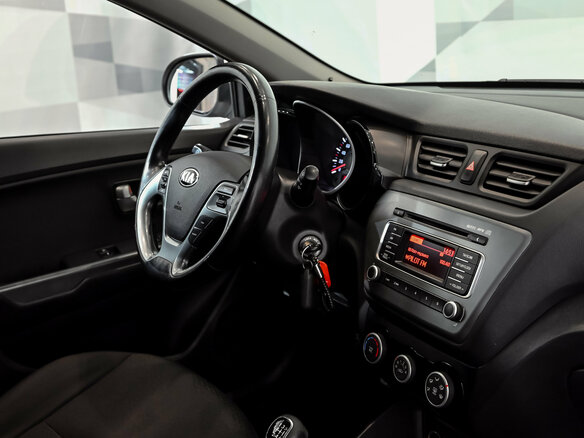 2016 Kia Rio III Рестайлинг, белый, 1000000 рублей - вид 11