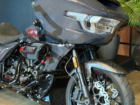 2026 Harley-Davidson CVO Road Glide ST, серый, 6500000 рублей, вид 4
