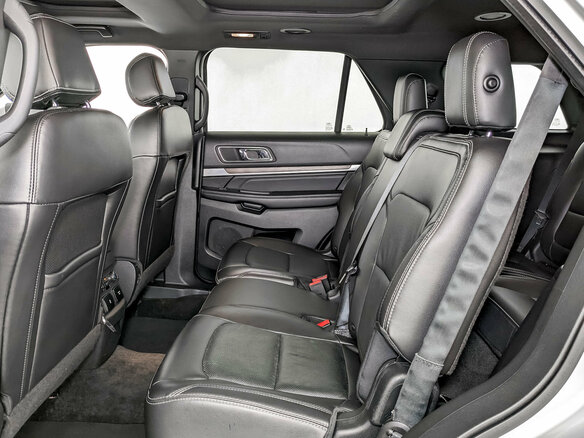 2018 Ford Explorer V Рестайлинг, серебристый, 3595000 рублей - вид 12