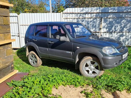 2011 Chevrolet Niva I Рестайлинг, серый, 399000 рублей, вид 3