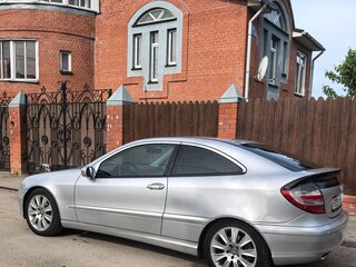 2005 Mercedes-Benz C-Класс 230 II (W203) Рестайлинг, серебристый, 555000 рублей, вид 4